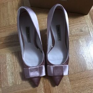 Peach high heeled shoe